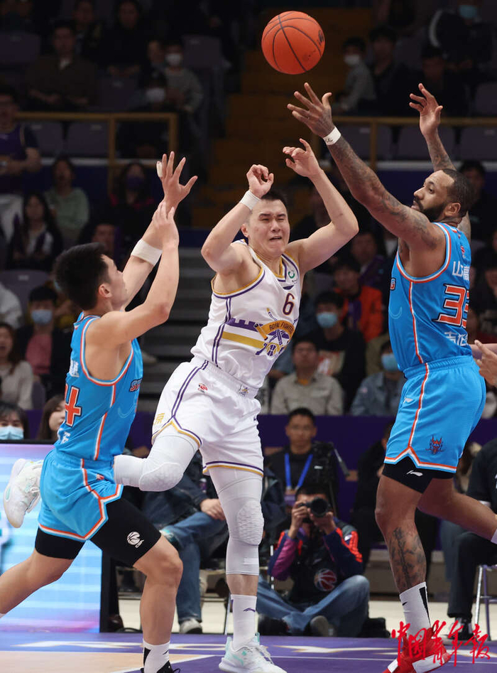 关于山东男篮清晨门线救险，志在CBA季后赛名次提升，话题不断，赛季目标并未改变的信息-爱游戏