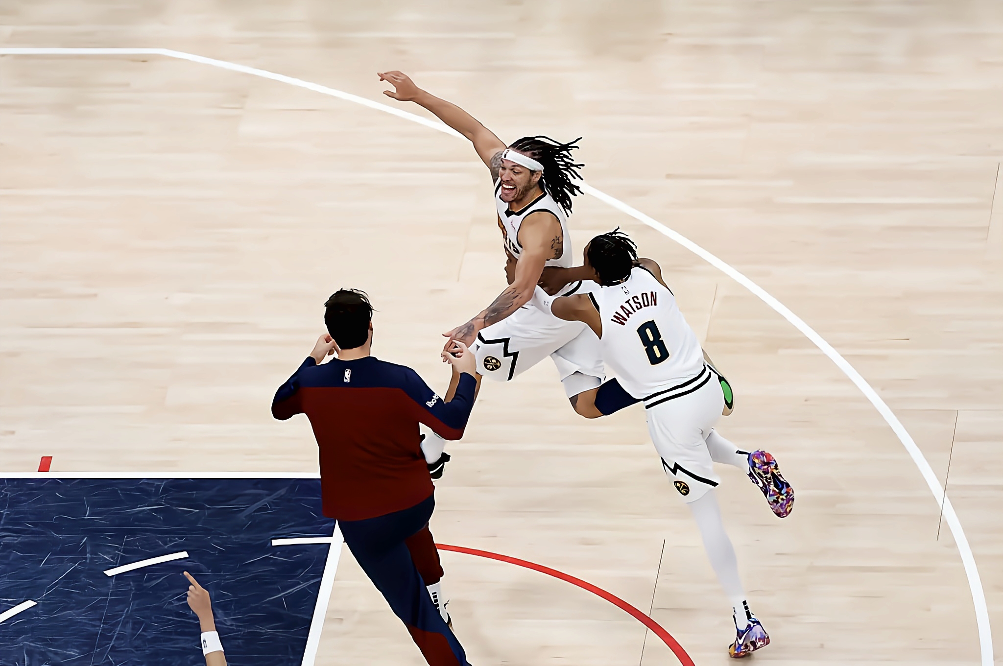 关于转会期NBA季后赛焦点战，迈阿密热火绝杀压哨，悬念犹存，高层口径保持一致的信息-爱游戏下载